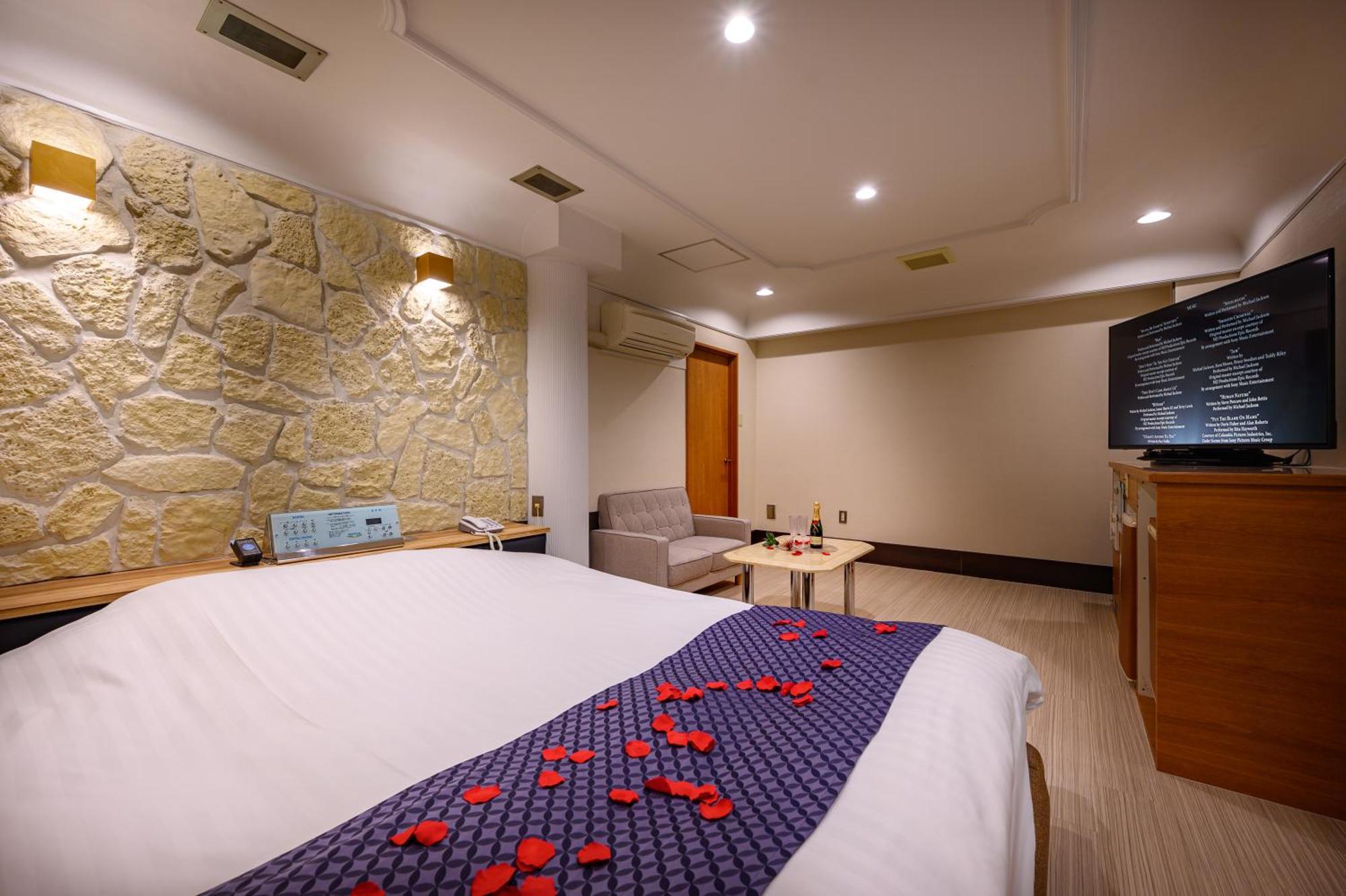 Hotel Mobilia (Adults Only) Tsurugashima Экстерьер фото