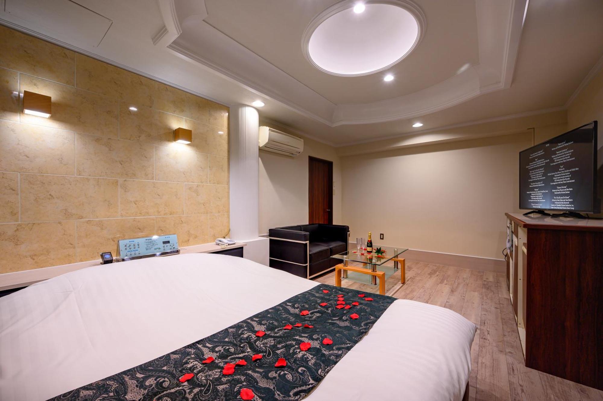 Hotel Mobilia (Adults Only) Tsurugashima Экстерьер фото