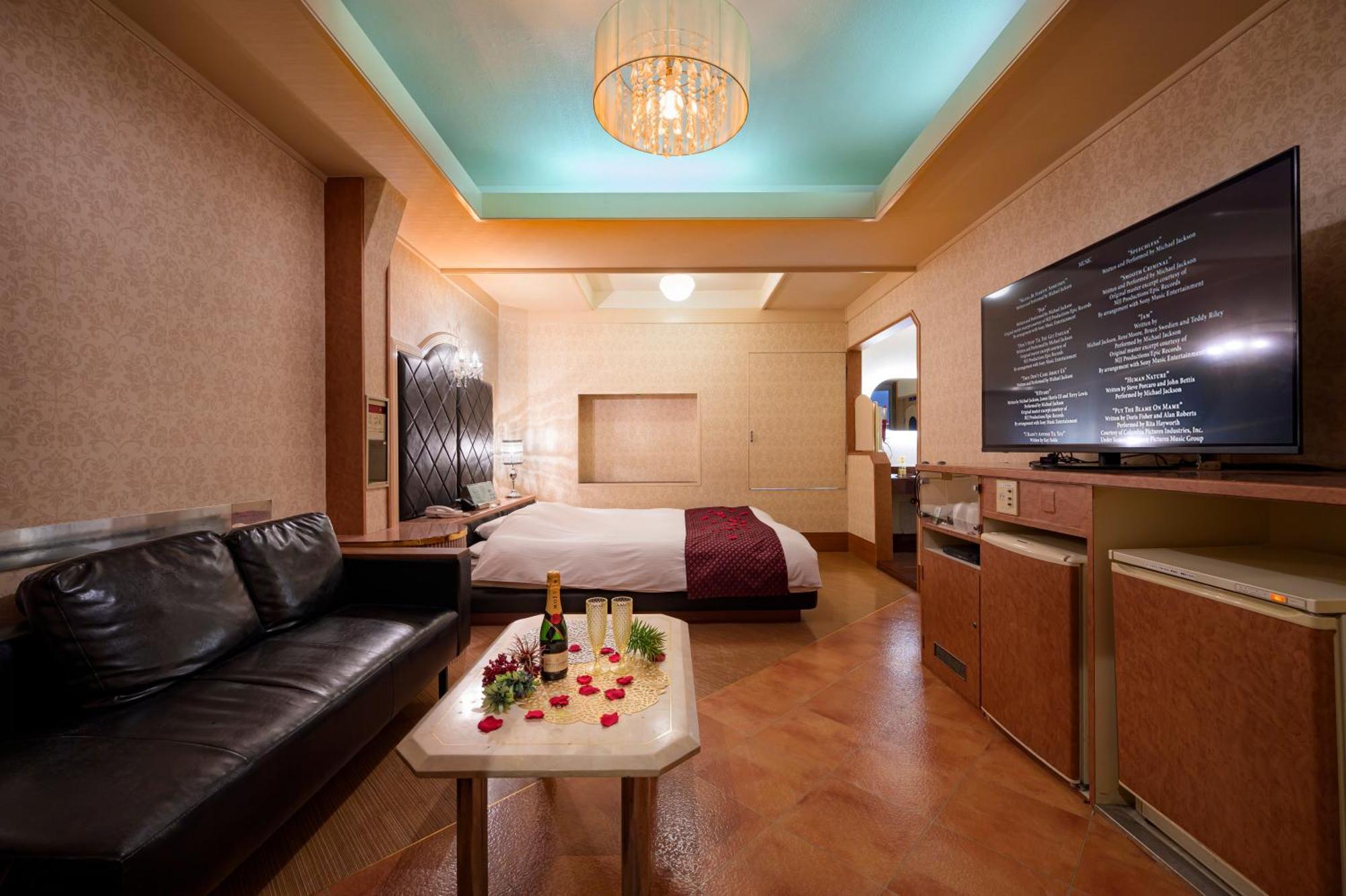 Hotel Mobilia (Adults Only) Tsurugashima Экстерьер фото